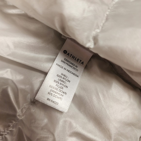 Athleta Women's Cream Quilted Down Filled‎ Vest Full Zip Sleeveless Puffer - Picture 7 of 13